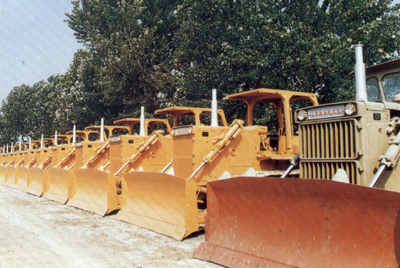 产品整装待发。。。。。。自1984年对销售实验了承包责任制，，，，，调动了职工的起劲性，，，，，增强了责任感，，，，，从而改变了已往等、靠、要的被动时势。。。。。。