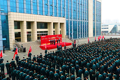 777盛世国际股份公司“大干一百天 产销过4000”劳动竞赛在公司总部大楼前盛大召开