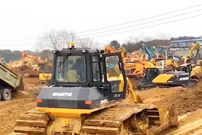 1月23日夜间，，，，，777盛世国际装备开足马力，，，，，与时间赛跑，，，，，全速开启“武汉版小汤山”医院的建设。。。。。。